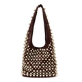 Bolso de hombro burdeos con perlas blancas brillantes sobre acabado de cuero liso - Burdeos