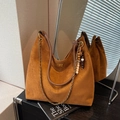 Sac fourre-tout rétro en daim marron avec chaîne en métal et perles de bois décoratives - Marron avec pendentif