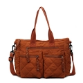 Borsa tote in nylon trapuntato color terracotta con multitasche e tracolla regolabile - Arancione