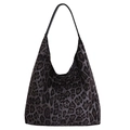 Borsa hobo vintage francese con motivo leopardato audace e consistenza in maglia morbida - Nero