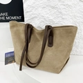 Borsa tote minimalista in pelle scamosciata kaki con manici marroni in stile moderno - Marrone