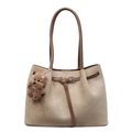 Khaki Shopper Tasche mit dunkelbraunen Ledergriffen und kleinem Bärenanhänger - Mit Anhänger / Gebrochenes Weiß