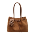 Braune Wildleder-Tote-Bag mit Kontrastriemen und süßem Welpen-Anhänger für Damen - Mit Anhänger / Khaki