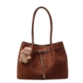 Braune Wildleder-Tote-Bag mit Plüsch-Hundeanhänger und verstellbarer Metallschnalle - Braun