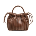 Braune Plissee-Eimertasche aus PU-Leder mit Vintage-Streifen und doppelten Trageriemen - Braun