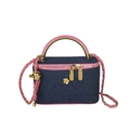 Borsa a tracolla quadrata in denim blu navy con manico rosa e dettagli dorati - Blu scuro