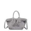 Borsa a mano grigia in peluche con manico in pelle e fibbia argento su sfondo bianco - Grigio