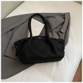 Grand sac cabas noir en tissu mat avec poignées épaisses et boucle en métal argenté - Noir sans Pendentif