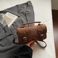 Sac Boston rétro marron en daim et cuir avec boucles à nœuds et bandoulière assortie - Marron
