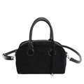 Bolso de mano negro mate con asas de cuero y detalle de colgante de corazón - Negro