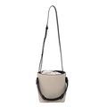Bolso cubo de lona minimalista con ribete de cuero negro y correa ajustable - Negro