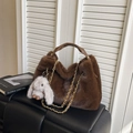 Borsa tote in peluche marrone con catena dorata e grazioso ciondolo a forma di coniglio - Con Pendente Coniglio / Marrone
