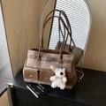 Sac fourre-tout marron vintage avec texture lavée, poches avant et charmant ours en peluche - Khaki avec Pendentif