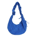 Blaue Halbmond-Handtasche aus Wildleder mit plissiertem Schultergurt und Schleifendetails - Blau
