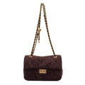 Dieprode fluwelen crossbodytas met gewatteerd patroon en gouden ketting - Bruin