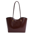 Grand sac cabas bordeaux en cuir huilé avec longues anses et finitions dorées chic. - Café
