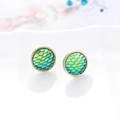 Orecchini a scaglie di pesce dorati con trama a sirena turchese e design circolare - K5 / Verde