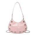 Roze halvemaanvormige hobo-tas met grote zilveren studs en glanzende finish - 25*1*19 / Roze