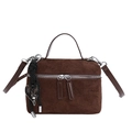 Mini sac à main marron en daim avec pendentifs cœur, double zip et bandoulière réglable - Marron
