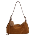 Borsa hobo retrò in pelle scamosciata marrone con ciondolo a stella e dettaglio di nappe - Ciondolo a stella incluso / Marrone