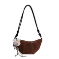 Bolso de hombro croissant de ante marrón vintage para mujer bolso dumpling elegante con dijes de oso - Con Colgante / Café