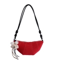 Bolso de hombro de ante rojo con correa anudada en forma de media luna y osito tierno - Con Colgante / Rojo