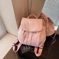 Zaino rosa testurizzato con ricamo LOVE colorato e chiusura a patta con coulisse - Rosa Grande