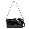 Minimalistische schwarze Schultertasche in Kroko-Optik mit goldenen Metallteilen und Klappe - Schwarz
