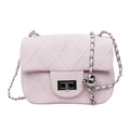 Roze gewatteerde tweed crossbodytas met zilveren metalen kogelketting en draaisluiting - Roze