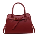 Minimalistische tiefrote quadratische Handtasche mit goldener Schnalle und Umhängeriemen - Burgunderrot