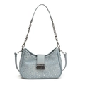 Borsa in denim azzurro con strass luccicanti e dettagli della tracolla a catena argento - Argento
