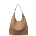 Minimalistische khakifarbene große Schultertasche mit Webstruktur für Damen im Alltag - Aprikose