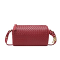 Rote gewebte Leder-Boston-Tasche mit Intrecciato-Muster und markanten Knotendetails - Rot