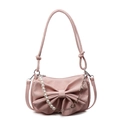 Bolso rosa chic con diseño de lazo grande, cadena de perlas y correa de metal floral - Rosa