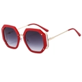 Occhiali da sole oversize rossi poligonali con montatura oro e lenti sfumate - Montatura Rossa Lenti Grigie Sfumate