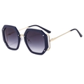 Occhiali da sole poligonali blu navy con rivetti argentati e lenti sfumate scure - Montatura Blu Lenti Grigie Sfumate
