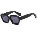 Moderne schwarze Sonnenbrille mit dickem Rahmen und UV-Schutz-Gläsern in Polygon-Form - Matt Schwarz (C02)