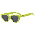Gafas de sol ojo de gato verde lima con detalles de estrellas de metal y lentes oscuros - Montura Verde Lentes Grises