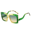 Occhiali da sole squadrati oversize con lenti sfumate verde giallo e aste tartarugate - Montatura Verde Giallo Lente Tè Verde