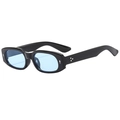 Gafas de sol ovaladas negras retro con lentes azul claro y detalles de remaches - D19 Z-2 / Negro Brillante Azul
