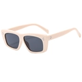 Retro cremefarbene quadratische Sonnenbrille mit grauen Gläsern und silbernen Nieten - Beige