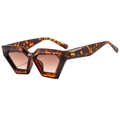 Retro oversized geometric cat-eye sunglasses in dark tortoise shell with brown lenses - Leopard Frame / Tea Lens