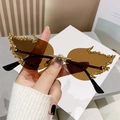 Occhiali da sole a fiamma con lenti marroni e bordi glitterati dorati scintillanti - Montatura Oro Lente Tè