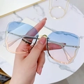 Gafas de sol chic sin montura con degradado azul-rosa y bordes de corte ondulado - Marco Dorado Azul Rosa Degradado