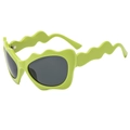 Occhiali da sole moda verde brillante con montatura a onde irregolari e lenti grigio scuro - Montatura Verde Lenti Grigie