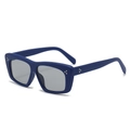 Occhiali da sole cat eye blu opaco con borchie argentate e lenti scure sottili - Montatura Blu Lenti Grigie