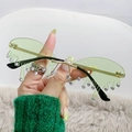 Lunettes de soleil sans monture vertes en forme de larmes avec strass et branches dorées - Monture Dorée Verres Verts