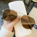 Lunettes de soleil polygonales avec monture dorée, verres dégradés marron et étui blanc - Monture Dorée Verres Ambrés