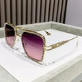 Goldene Doppelsteg-Sonnenbrille in Quadratform mit Strassbesatz und Verlaufsgläsern - Goldrahmen Grau-Rosa Gläser