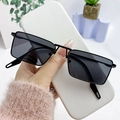 Gafas de sol rectangulares con montura fina de metal negro y lentes de color gris - Montura Negra Lentes Gris Negro